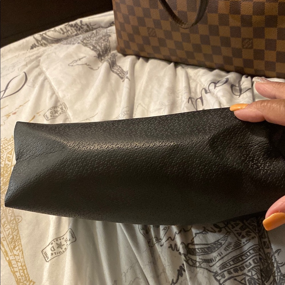 Mila seton Excellent Black and Gold leather clutch - Picture 7 of 8